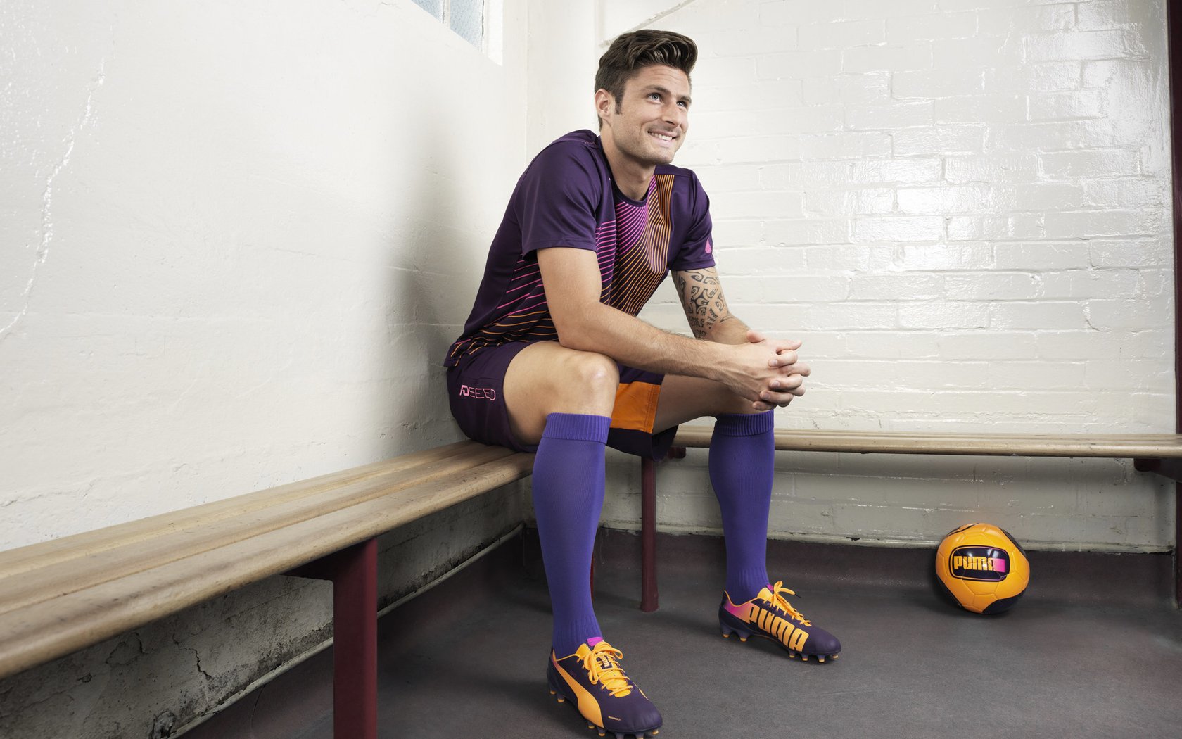 阿尔瓦雷斯爆发撕裂防线，阿森纳硬仗取胜巴萨，一场定义新时代的欧冠对决