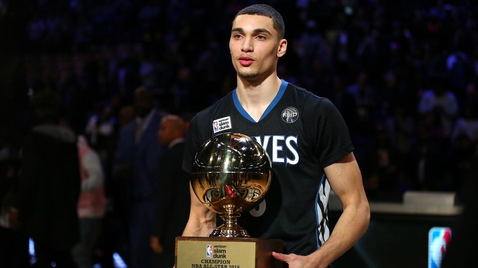 暗夜破晓，欧冠淘汰赛之夜，莱奥如何用连续得分刺穿命运之网