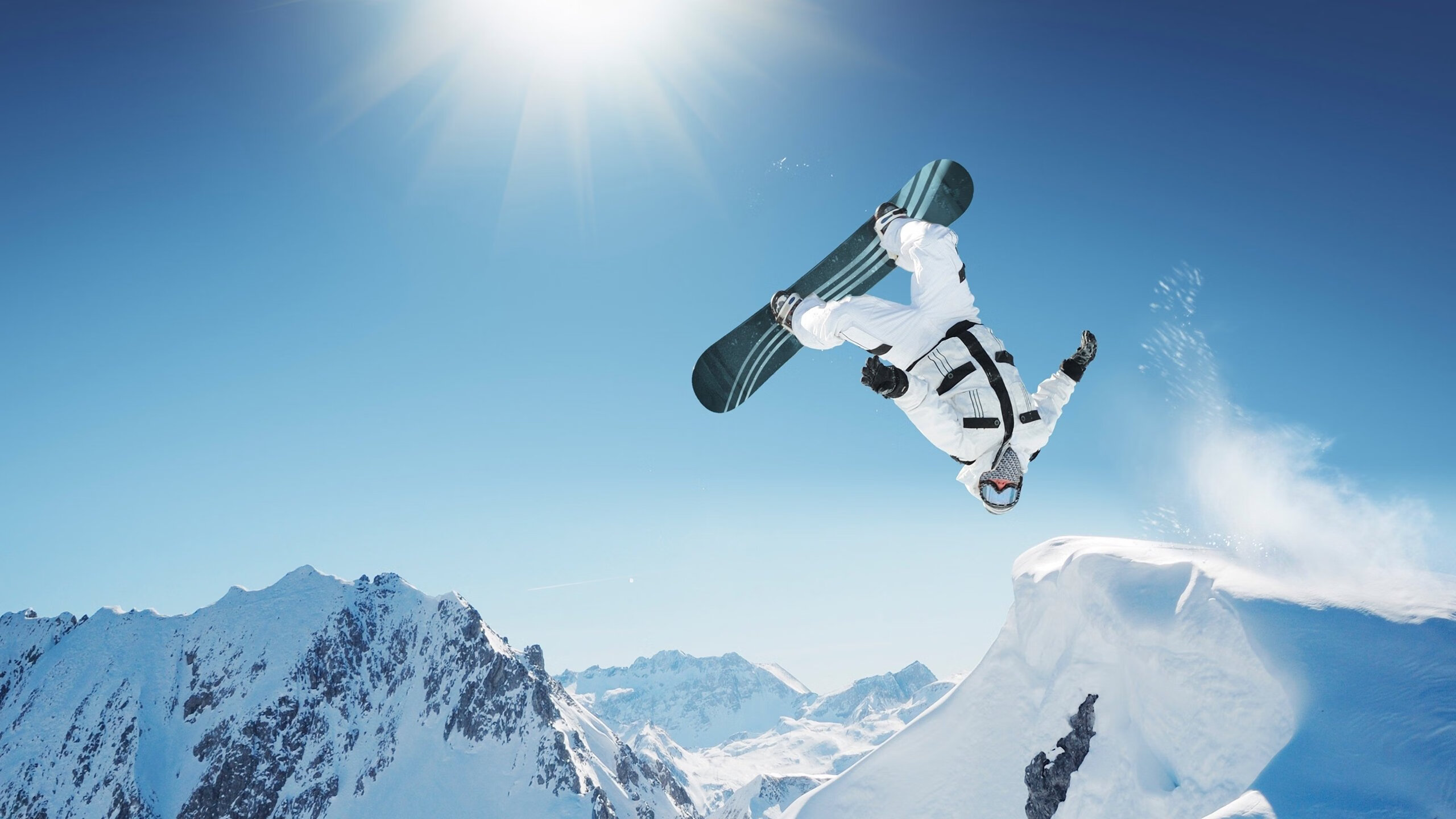 深圳队关键战突围上海队,米切尔成为关键先生